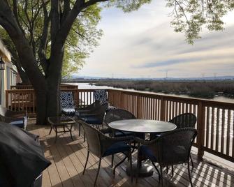 Deluxe \'Riverside\' Vacation rental in private marina on the California Delta - Stockton - Balcón