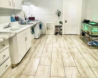 Romantic & Cozy Entire Apartment - North Providence - Kitchen