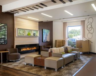 Holiday Inn Greensboro Coliseum By IHG - גרינסבורו - טרקלין