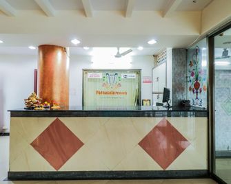 Hotel O Parnasala Princely - Rājahmundry - Rezeption