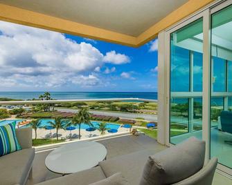 Amazing sunsets from a relaxing blue condo décor - Noord - Balkon