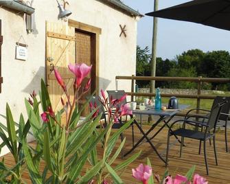 Maison intime à Concremiers avec jardin et terrasse - Concremiers - Balcón