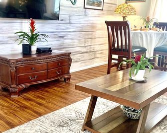 Peaceful And Cozy Lakefront Home - Saint Augustine - Salle à manger