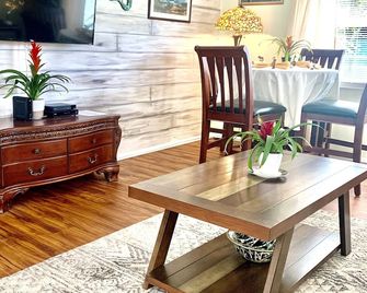 Peaceful And Cozy Lakefront Home - St. Augustine - Comedor