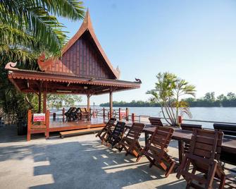 Baan Naituek - Chachoengsao - Innenhof