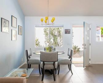 Luxury Condo, Downtown, Nobody Above Or Below, Laundry, Parking - Palm Springs - Comedor