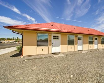 Walk to Water: Soap Lake Studio w/ Patio! - Soap Lake - Building