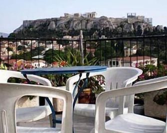 Pella Inn Hostel - Athen - Ban công