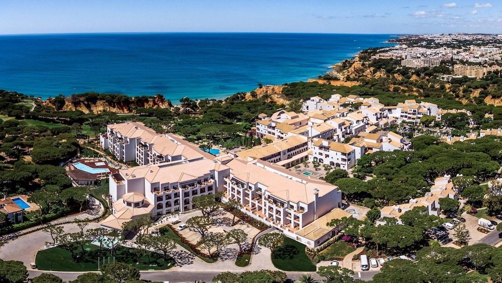 Pine Cliffs, 2 Room Suite, @ Sheraton Algarve 5 Hotel (24 August - 31 August) - אלבופרה - בניין