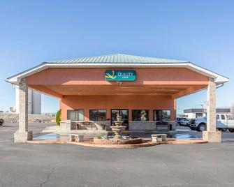 Quality Inn Delta Gateway to Rocky Mountains - Delta - Gebäude