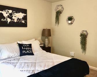 Charming Wine Country Retreat! 4 Bedroom 2 Bath - Walla Walla - Bedroom
