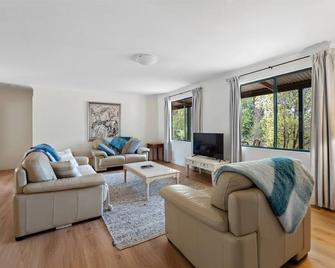 The Cedar Cabin Retreat - Rivière Margaret - Salon