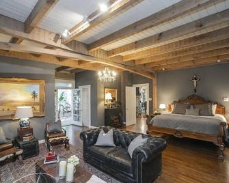 La Pearla Ranch Nashville, 7 bedroom, 8 bath, 9500 sf Log Mansion with pool - Kingston Springs - Habitación