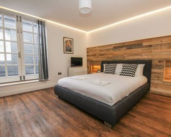 Steine House - Central- by Brighton Holiday Lets - Brighton - Bedroom