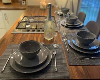 Niche View - Irvine - Dining room