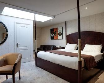 The Cathedral Hotel - Lichfield - Bedroom