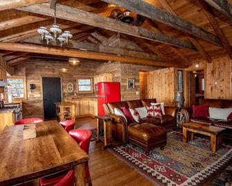 Fish Hook Cove on Lake Superior. Enjoy Grand Marais, Lutsen & the North Shore! - Lutsen - Living room