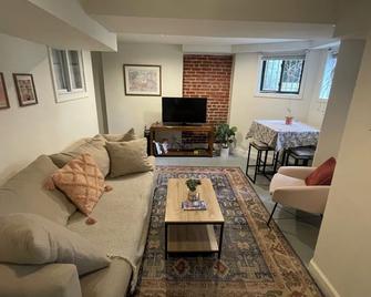 Charming & Spacious Apt in Historic Rowhouse - Washington, D.C. - Living room