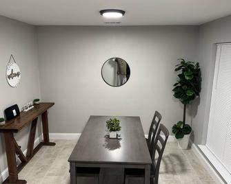 Sheppard Lane Retreat of Wylie Texas…Pet Friendly - Wylie - Dining room