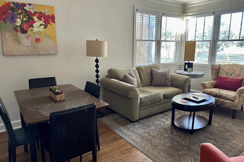 Renovated Cozy Cottage Centrally Located - ממפיס - סלון