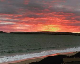 Southern Sands' Beachfront Apartment - Port Elliot - Beach