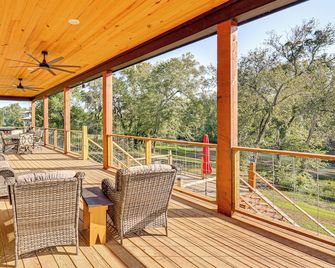 'river Bank' Spacious Waterfront Group Getaway - Nashville - Balcón