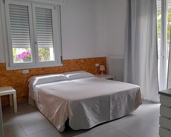 R&B Manga Rosas - Lido di Dante - Habitación