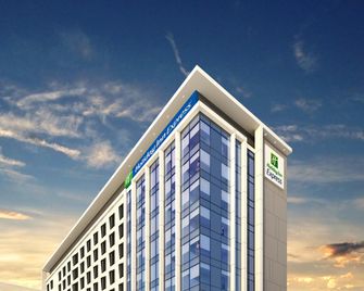 Holiday Inn Express Adelaide City Centre By IHG - Adelaide - Building