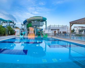 Jadore Deluxe Hotel And Spa - Side - Piscina