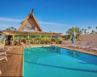 Refreshing Kahului Stay: Outdoor Pool & Breakfast by the Beach | Garden View Roo - Kahului - Pool