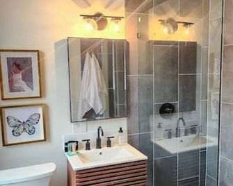 Speakeasy Queen Suite (Rm 3) - Nevada City - Koupelna