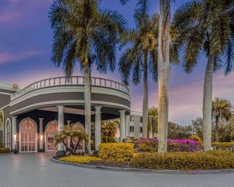 La Quinta Inn & Suites by Wyndham Naples Downtown - Naples - Byggnad