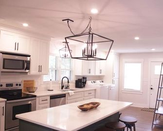 Magnolia at The Shoals: Lakefront Home on Wilson Lake - Muscle Shoals - Cocina