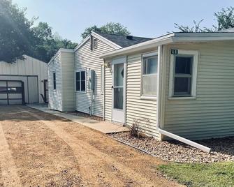 The Grandview Lake House, Dog Friendly, Near Lake Madison, Outdoor Patio - Madison - Building