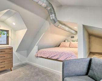 The Little Alsatian House 18 Miles to San Antonio - Castroville - Bedroom