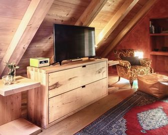 Appartement Heuboden im Dachgeschoss Atelier mit Dusche / WC - Breitbrunn am Chiemsee - Salon