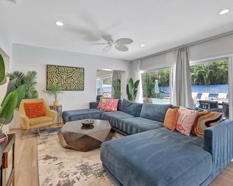 Seabreeze - 6BR Pool and Steps to Beach - Fort Lauderdale - Salon