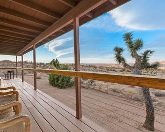 High View Haven - Hot Tub, Fire Pit & Bbq In Joshua Tree! 4 Bedroom Home by RedAwning - Joshua Tree - Balcony