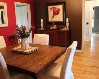 Discount 7 Day Stay 1665 Dollar the Tidnish Pearl Grand Nova Scotia Country Home - Baie Verte - Dining room