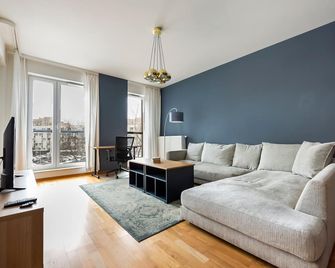 Praga Chic Apartment by BookingHost - Warsaw - Living room
