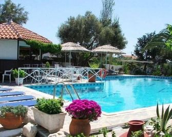 Hotel Sofia - Marathokampos - Zwembad