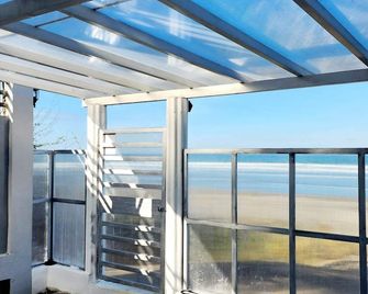 CASA DE LEON Private Beach House with a Pool - just a step to the beach! - Candon - Balcony