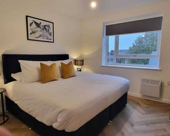 Hybrid Resi - London, Mitcham close to Tooting and Wimbledon - Mitcham - Bedroom