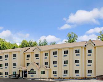 Microtel Inn & Suites by Wyndham Bryson City - Bryson City - Building