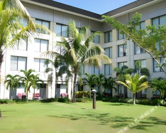 Novotel Manado Golf Resort & Convention Center - Manado - Building