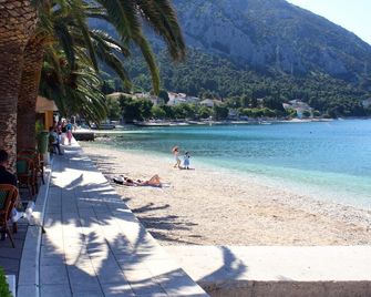 Apartments with parking space Gradac, Makarska - 11332 - Gradac - Beach