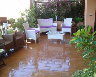 Apartment With Panoramic Veranda Near The Pietragrande Cliff - Montauro - Patio