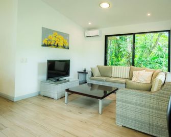 Selva Color - Forest & Beach Ecolodge - Jacó - Living room