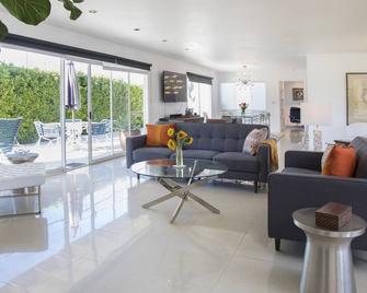 Mid Century 3 bedroom Condo in South Palm Springs - Palm Springs - Living room