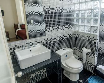 Don Giovanni Mancora - Máncora - Baño